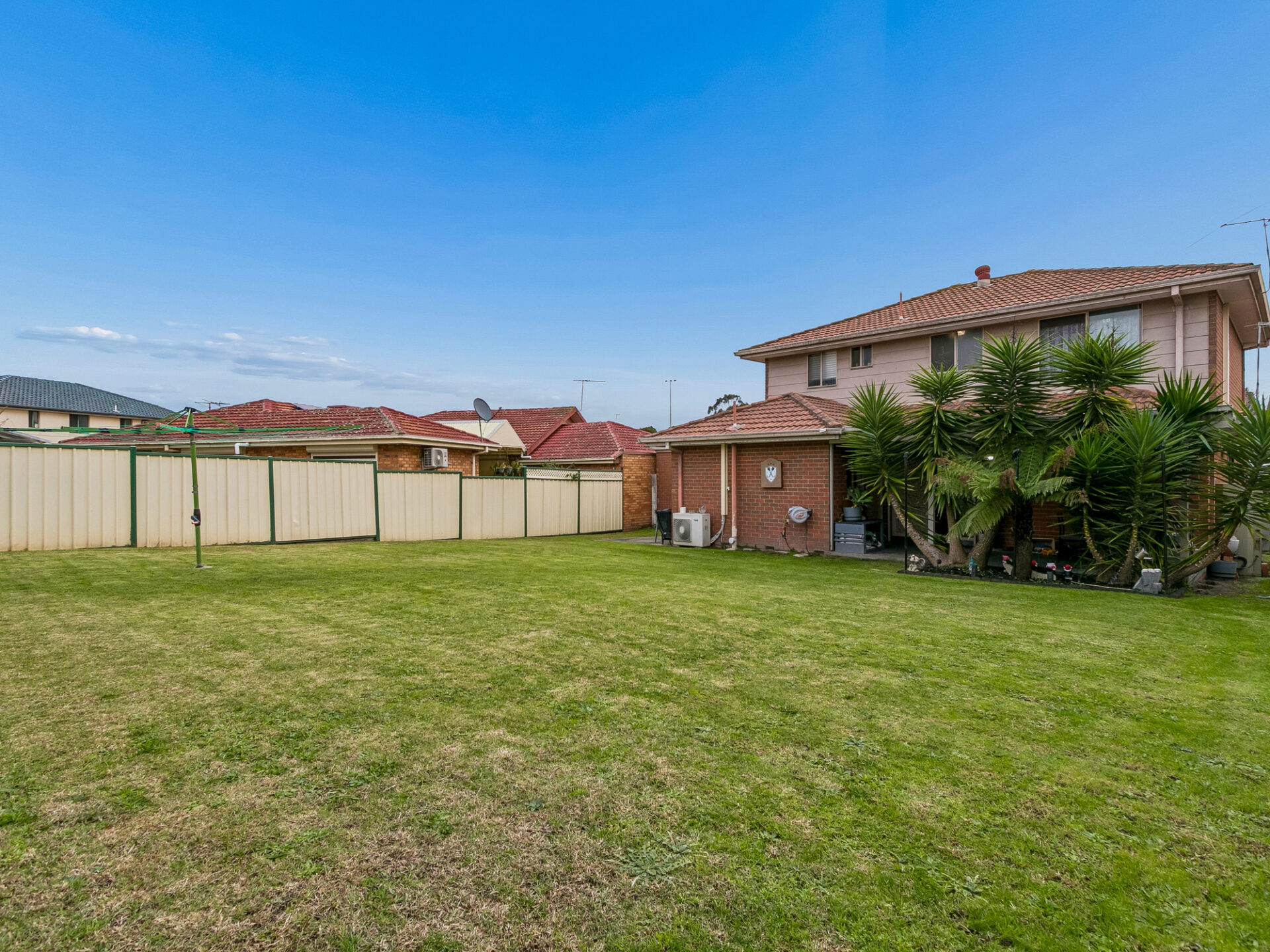018_Open2view_ID1024397-76_Thomas_Mitchell_Drive_Endeavour_Hills South east Melbourne suburban home exterior